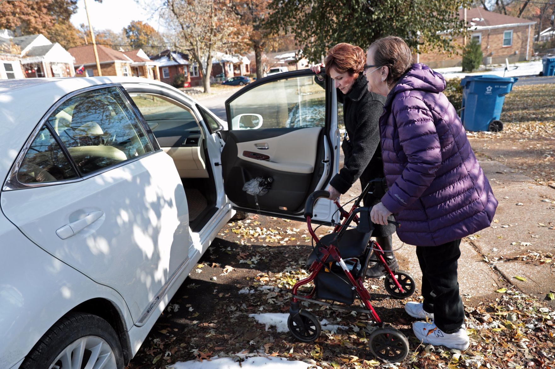 Volunteer drivers give cancer patients ride to treatment